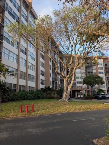 1000 E Saint Charles Place 519, Pembroke Pines, FL 33026