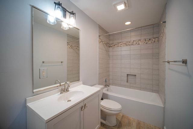 13376 Hawthorne Court, Demotte, IN 46310