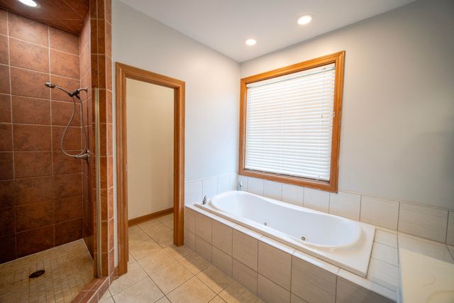 13376 Hawthorne Court, Demotte, IN 46310