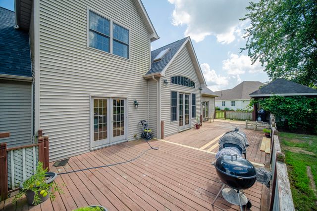 13376 Hawthorne Court, Demotte, IN 46310