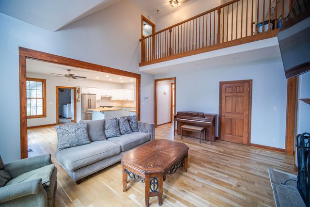 13376 Hawthorne Court, Demotte, IN 46310