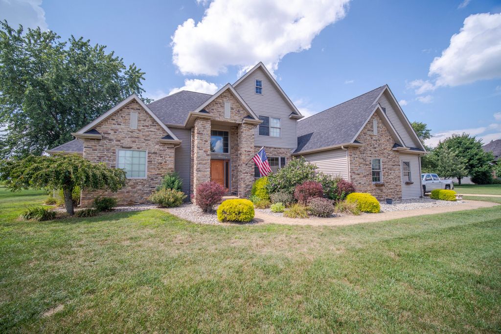 13376 Hawthorne Court, Demotte, IN 46310