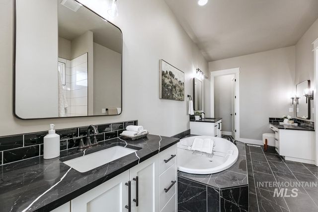 24860 Farm Dale Ave, Caldwell, ID 83607
