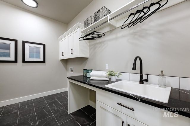 24860 Farm Dale Ave, Caldwell, ID 83607