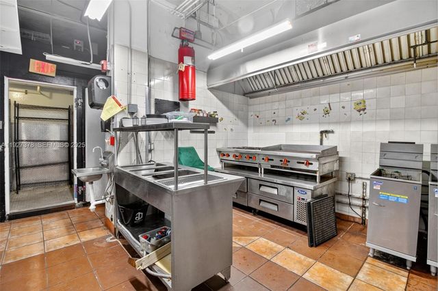 1216 Washington AVE, Miami Beach, FL 33139