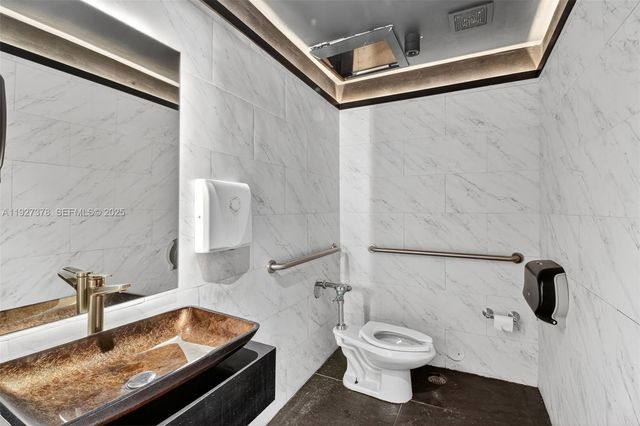 1216 Washington AVE, Miami Beach, FL 33139