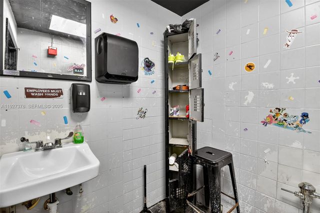 1216 Washington AVE, Miami Beach, FL 33139