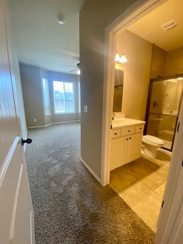 1047 N Leverett Avenue, Fayetteville, AR 72701