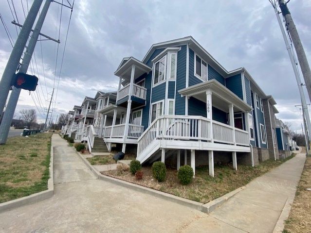 1047 N Leverett Avenue, Fayetteville, AR 72701