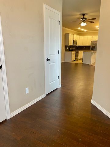 1047 N Leverett Avenue, Fayetteville, AR 72701