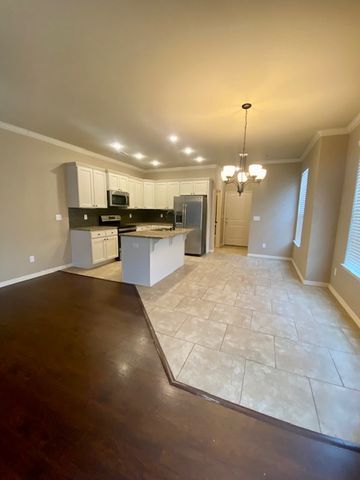 1047 N Leverett Avenue, Fayetteville, AR 72701