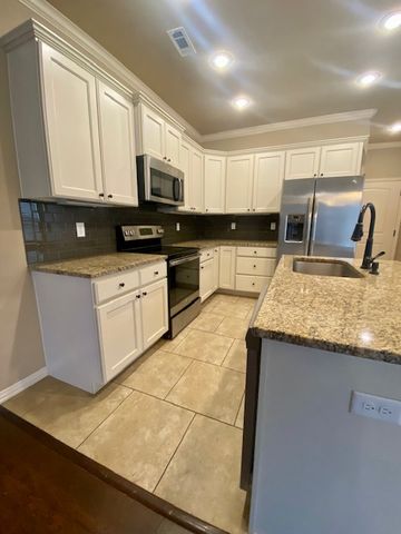 1047 N Leverett Avenue, Fayetteville, AR 72701