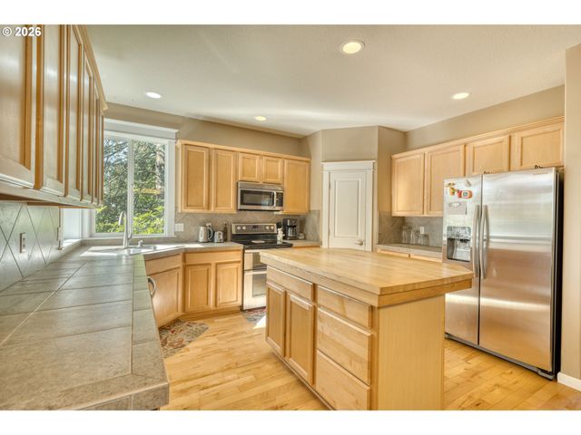 35140 ROBERTS Ln, St Helens, OR 97051