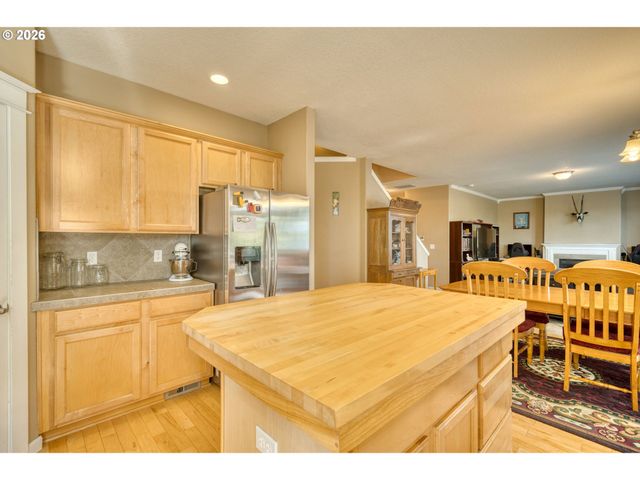 35140 ROBERTS Ln, St Helens, OR 97051