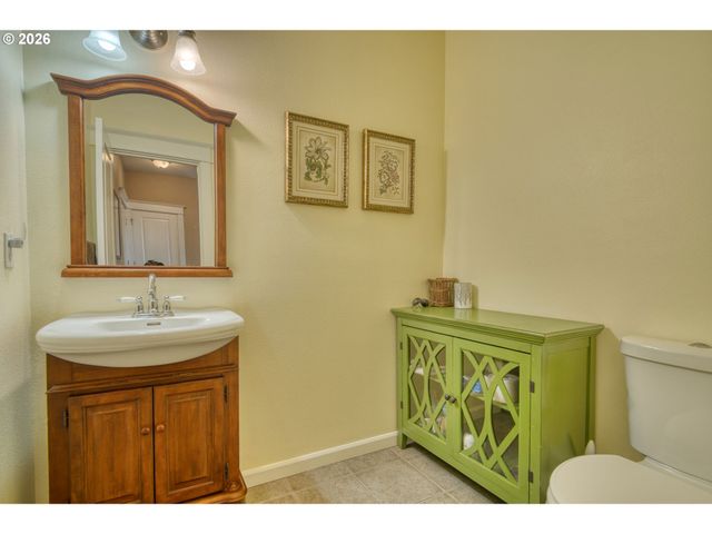 35140 ROBERTS Ln, St Helens, OR 97051