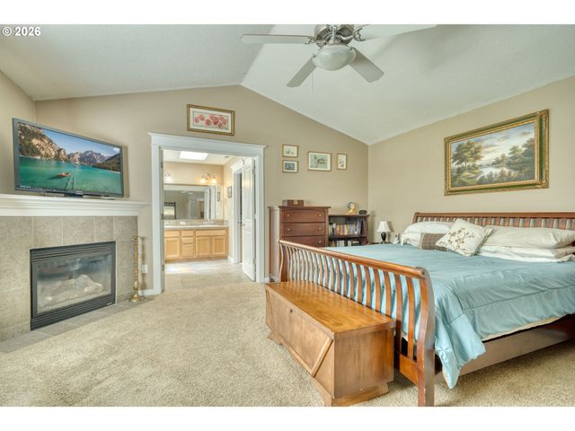 35140 ROBERTS Ln, St Helens, OR 97051