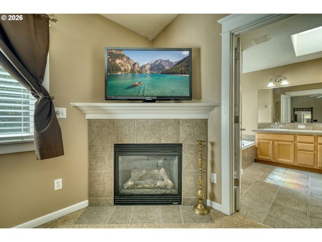 35140 ROBERTS Ln, St Helens, OR 97051
