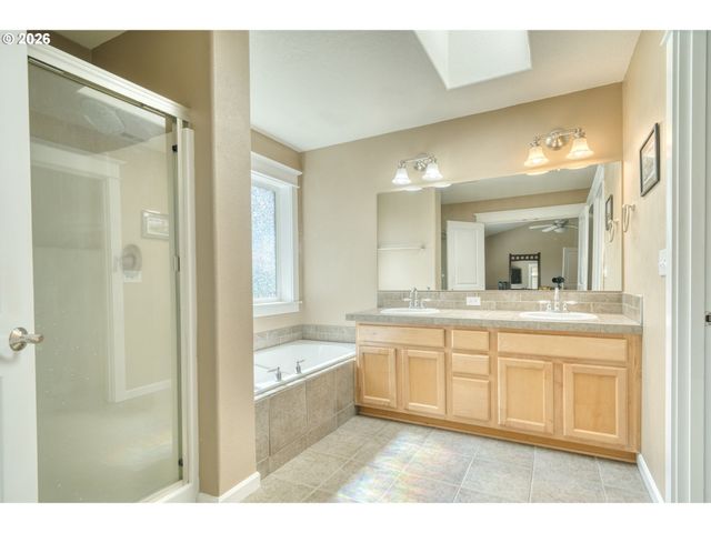 35140 ROBERTS Ln, St Helens, OR 97051