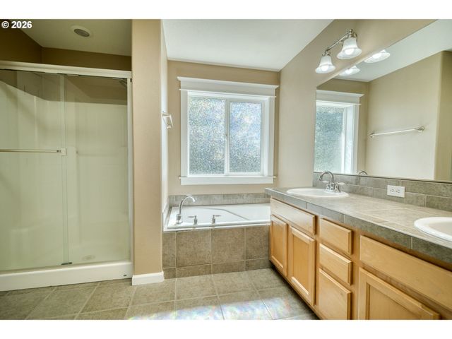 35140 ROBERTS Ln, St Helens, OR 97051