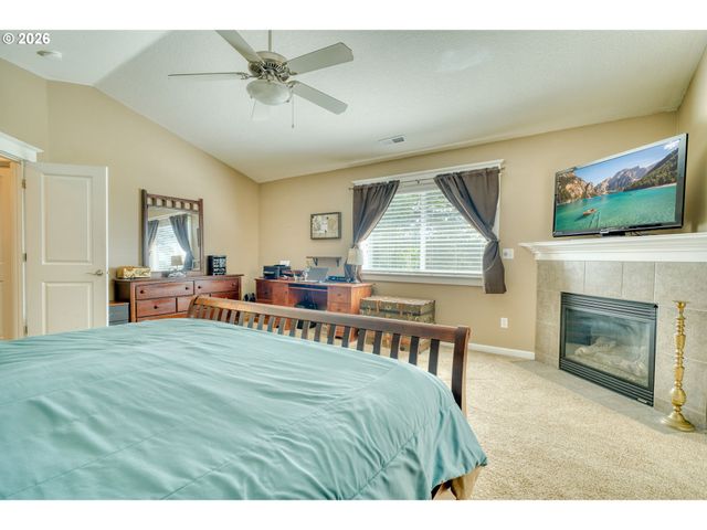 35140 ROBERTS Ln, St Helens, OR 97051