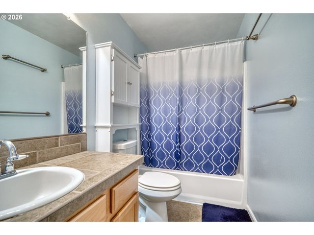 35140 ROBERTS Ln, St Helens, OR 97051