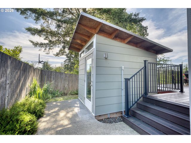35140 ROBERTS Ln, St Helens, OR 97051