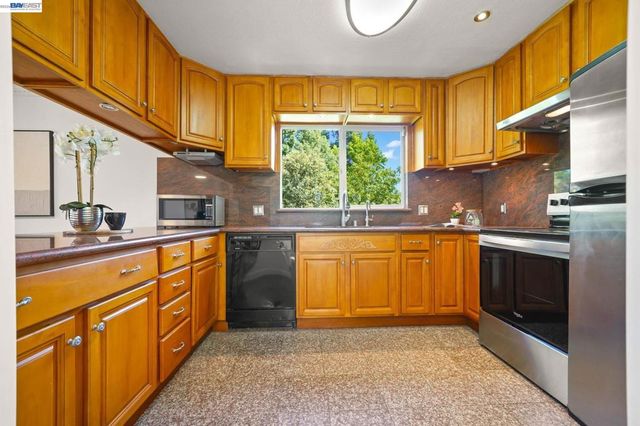 40300 Grimmer Blvd, Fremont, CA 94538