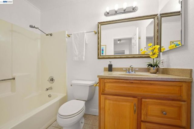 40300 Grimmer Blvd, Fremont, CA 94538