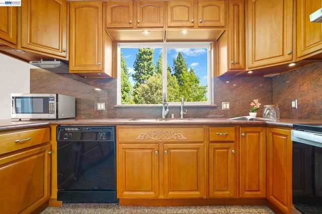 40300 Grimmer Blvd, Fremont, CA 94538