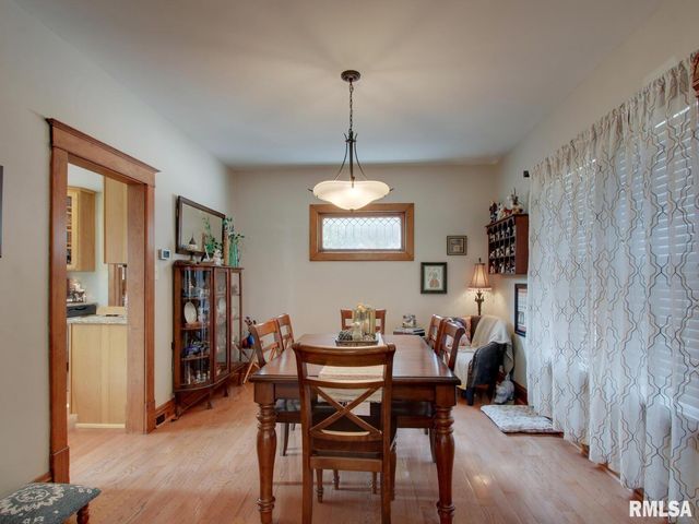 2048 LOCUST Street, Quincy, IL 62301