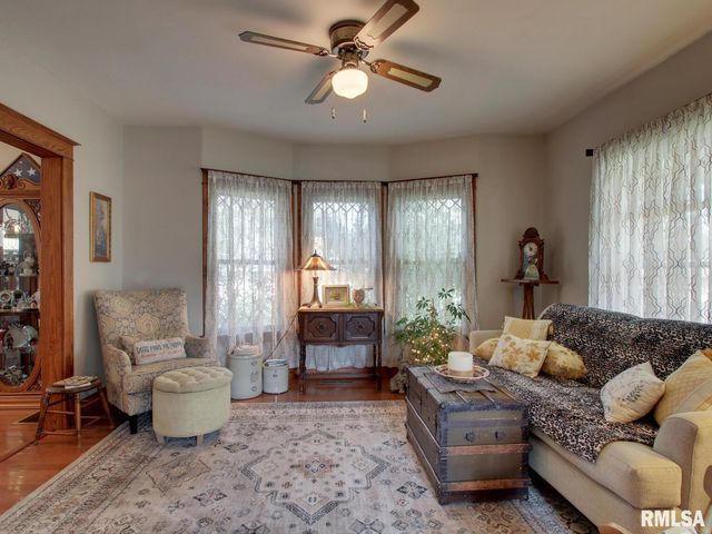 2048 LOCUST Street, Quincy, IL 62301