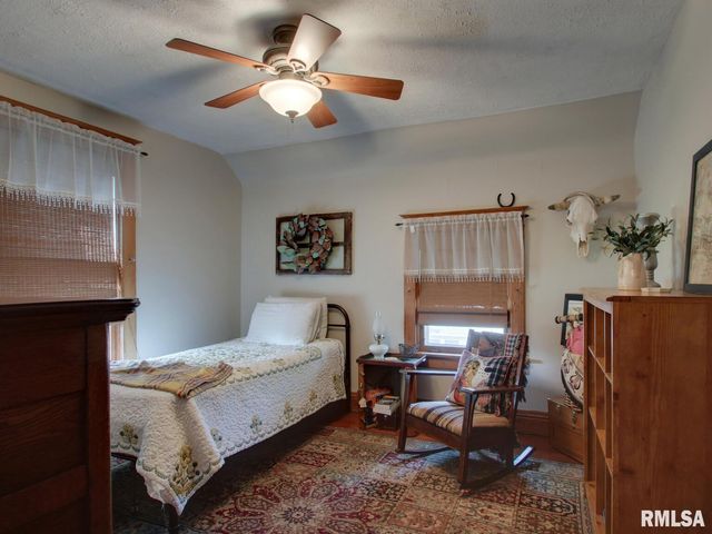 2048 LOCUST Street, Quincy, IL 62301