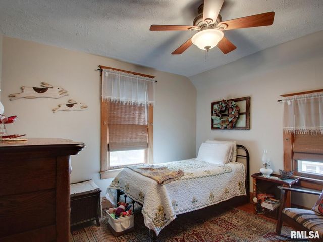 2048 LOCUST Street, Quincy, IL 62301