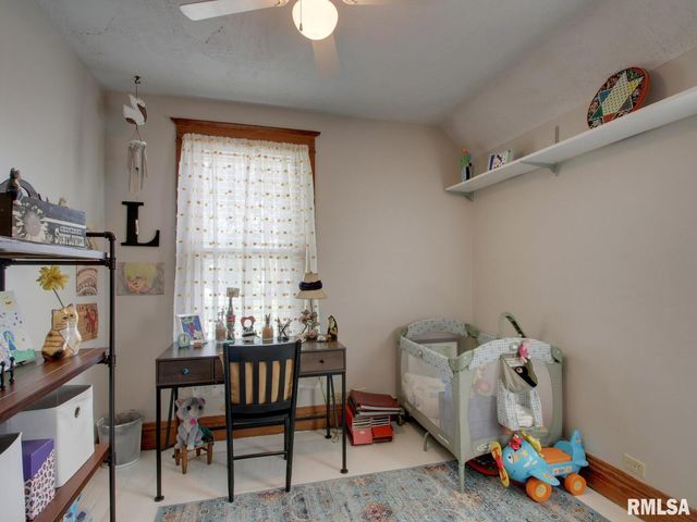 2048 LOCUST Street, Quincy, IL 62301