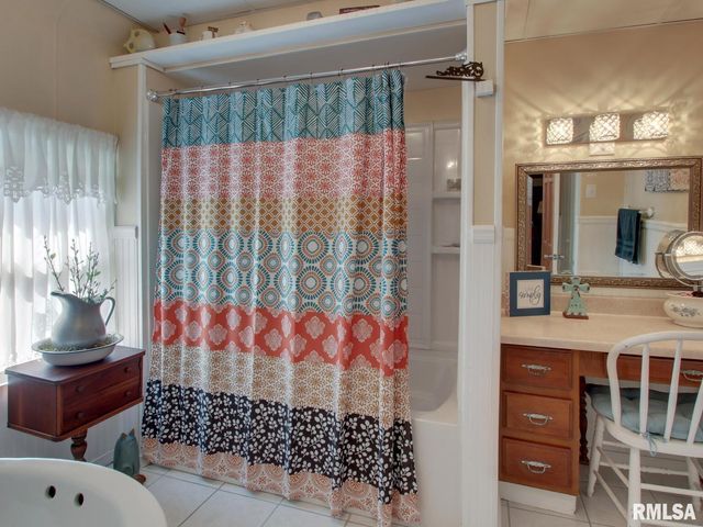 2048 LOCUST Street, Quincy, IL 62301