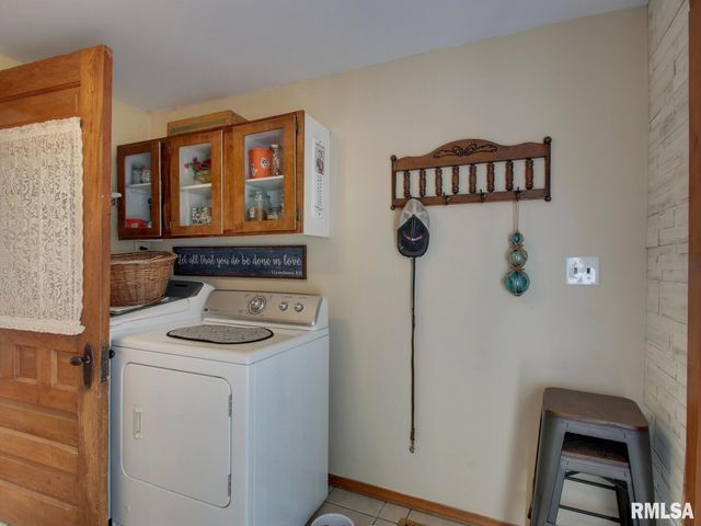 2048 LOCUST Street, Quincy, IL 62301