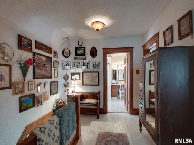 2048 LOCUST Street, Quincy, IL 62301