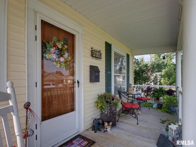 2048 LOCUST Street, Quincy, IL 62301