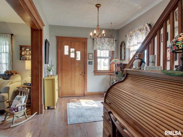 2048 LOCUST Street, Quincy, IL 62301