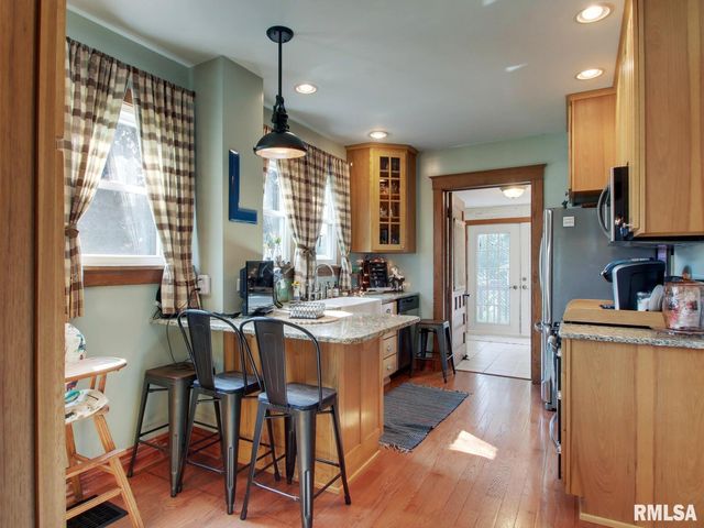 2048 LOCUST Street, Quincy, IL 62301