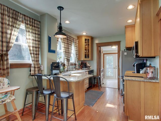 2048 LOCUST Street, Quincy, IL 62301