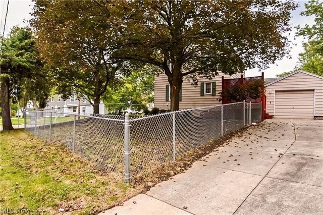 1699 Sunset Avenue, Akron, OH 44301