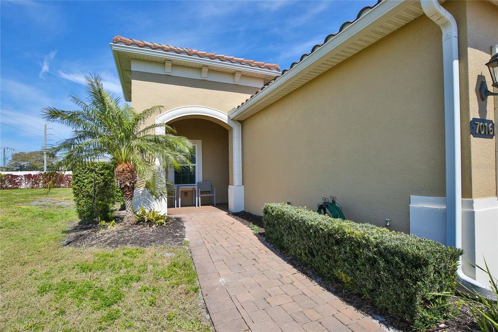 Image 3 of property listing at 7016 PLAYA BELLA DRIVE, Bradenton, FL 34209