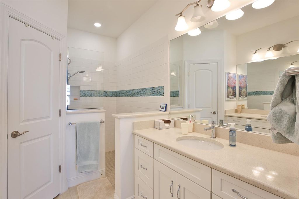 Image 25 of property listing at 7016 PLAYA BELLA DRIVE, Bradenton, FL 34209