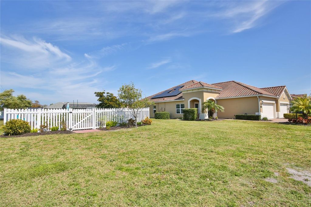 Image 35 of property listing at 7016 PLAYA BELLA DRIVE, Bradenton, FL 34209