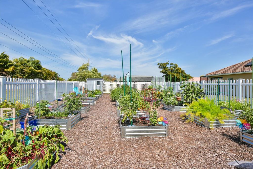 Image 36 of property listing at 7016 PLAYA BELLA DRIVE, Bradenton, FL 34209