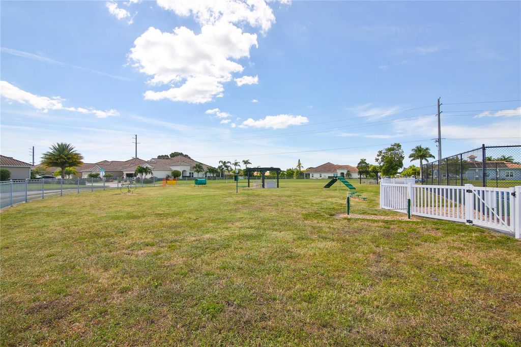 Image 37 of property listing at 7016 PLAYA BELLA DRIVE, Bradenton, FL 34209