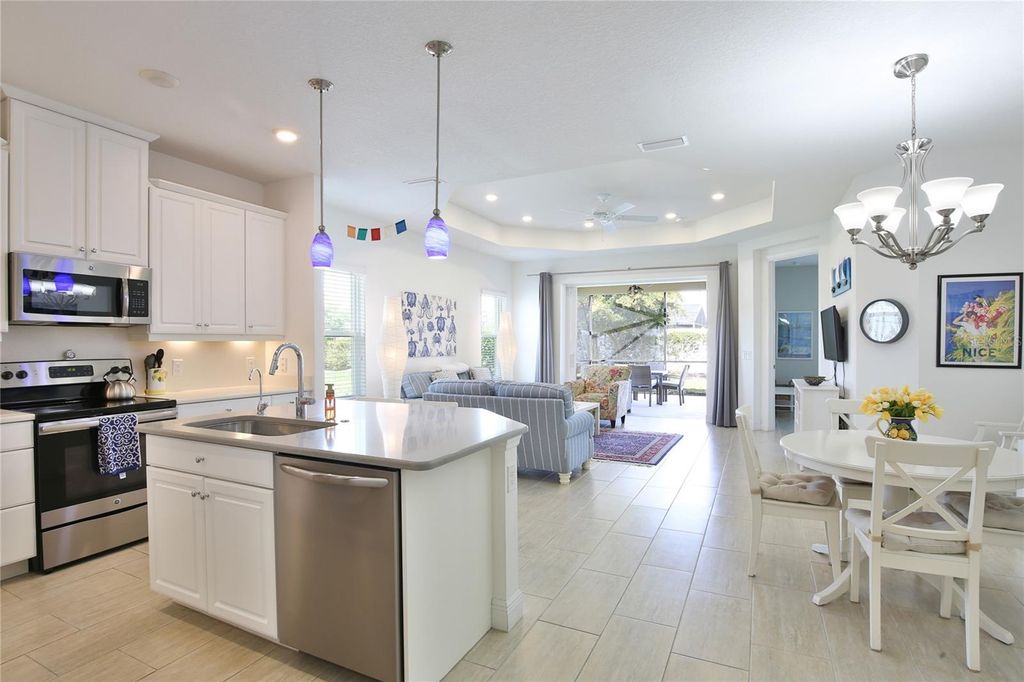 Image 5 of property listing at 7016 PLAYA BELLA DRIVE, Bradenton, FL 34209