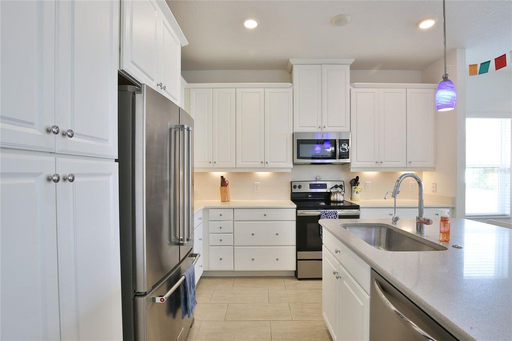 Image 8 of property listing at 7016 PLAYA BELLA DRIVE, Bradenton, FL 34209