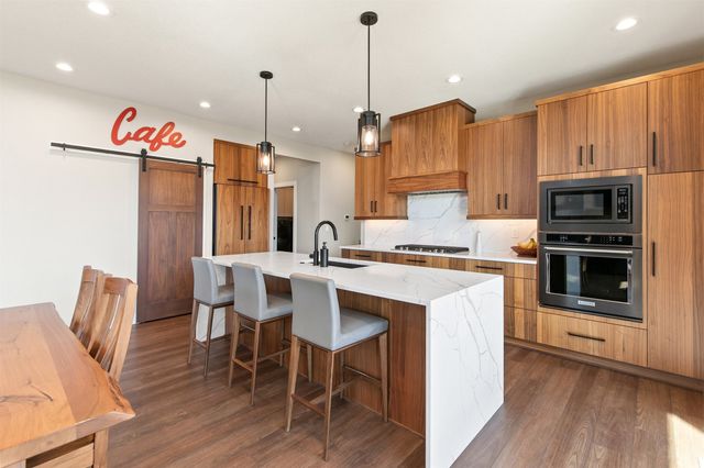 6309 Sudbury Court, Johnston, IA 50131